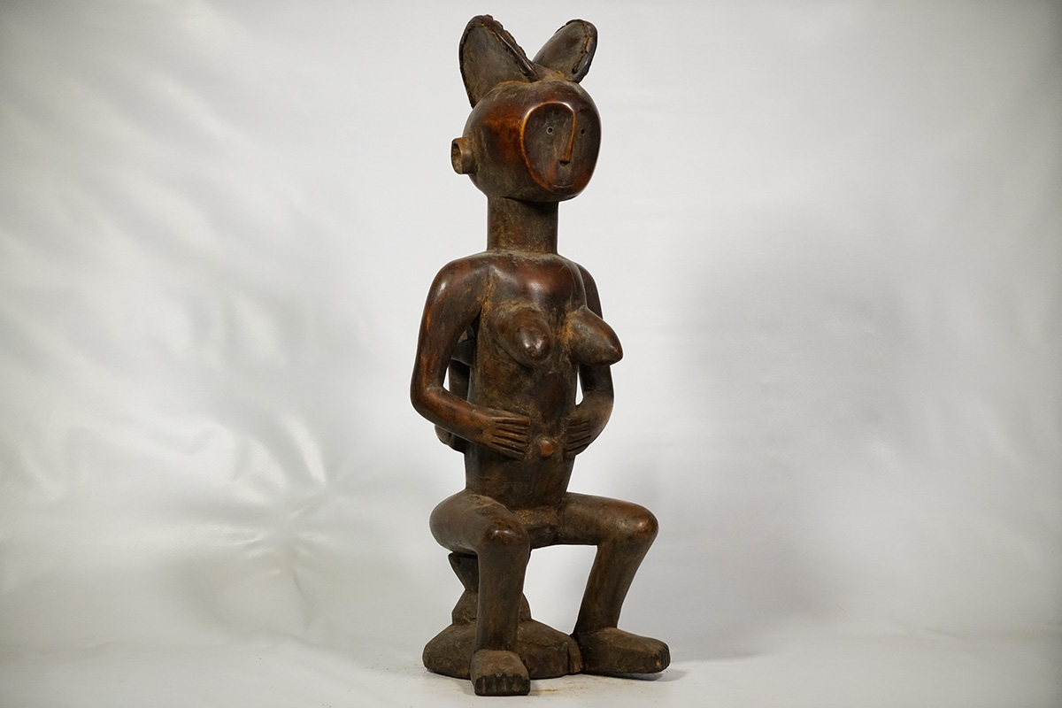 female Kwere statue with child on her back